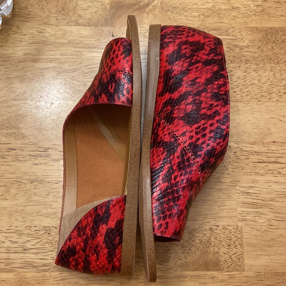 1. State Celvin Snake Print Leather D'Orsay Sandal Flats, Red + Black ~ Size 7 - Picture 3 of 9